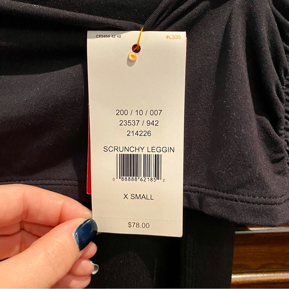 Lucy Scrunch Yoga Pants | XS - Picture 5 of 9